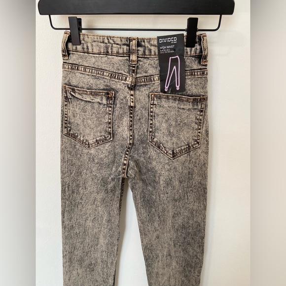 H&M NWT High-Rise Skinny Jeans w/ Rhinestones - Picture 8 of 16